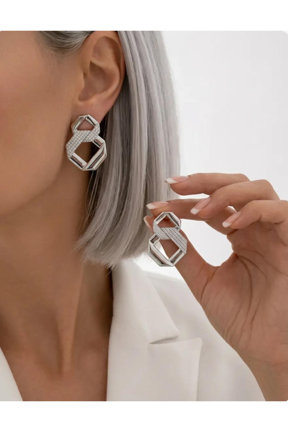 Exclusive Zincir Model Zirkon Taşlı Küpe