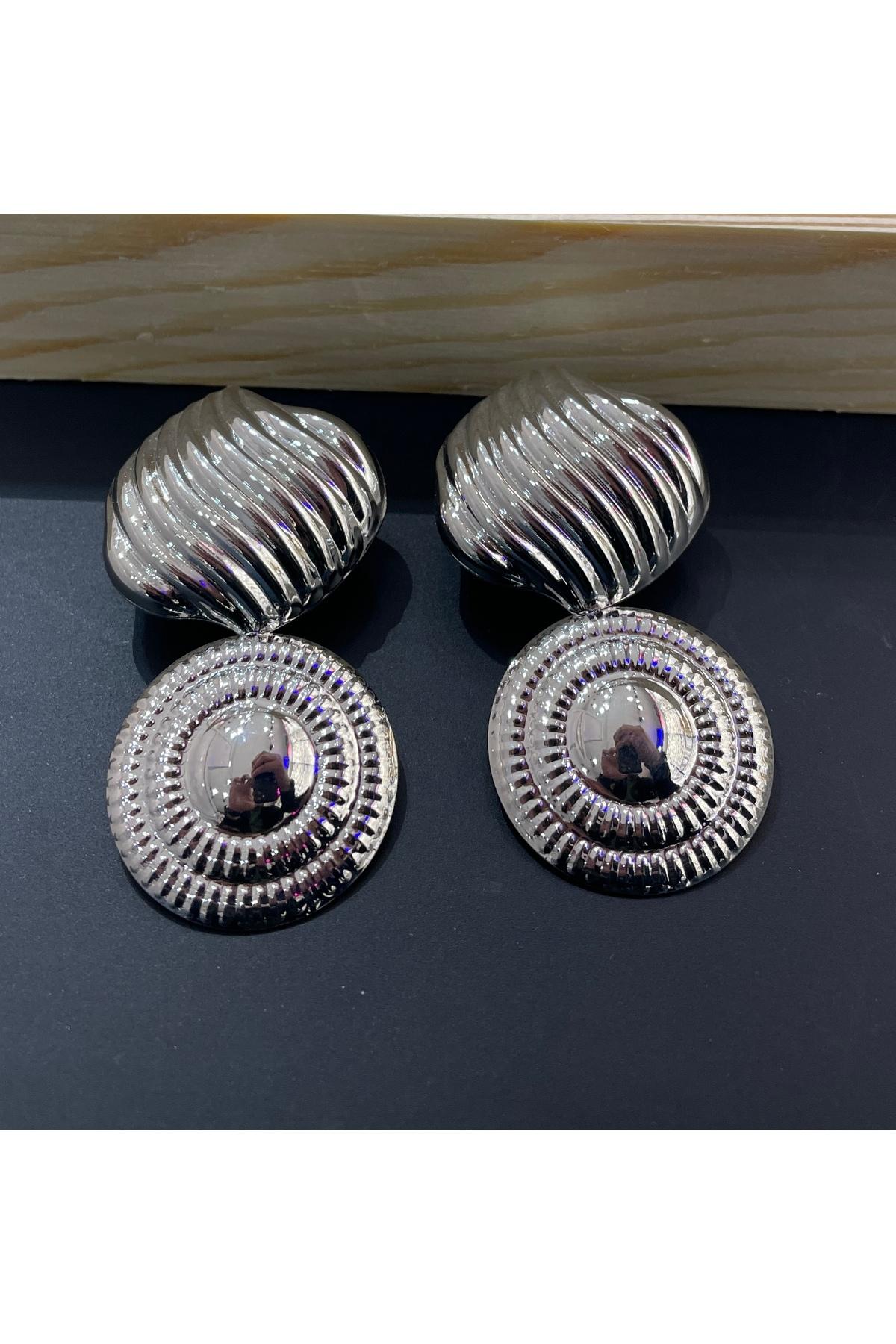 Metal Figürlü Küpe